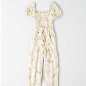 AMERICAN EAGLE FLORAL JUMPSUIT🌸